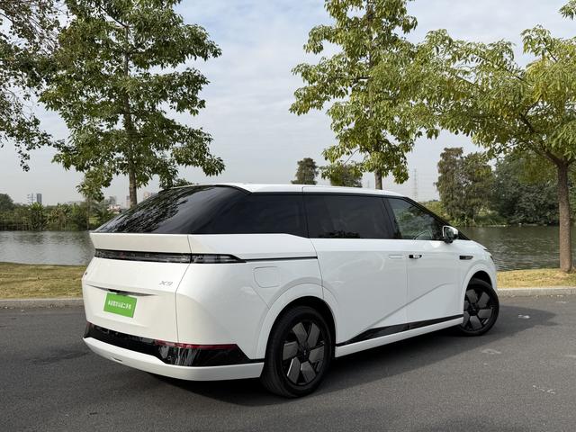 Pre-Owned XPeng X9 2024 Model 610 Long-Range Pro