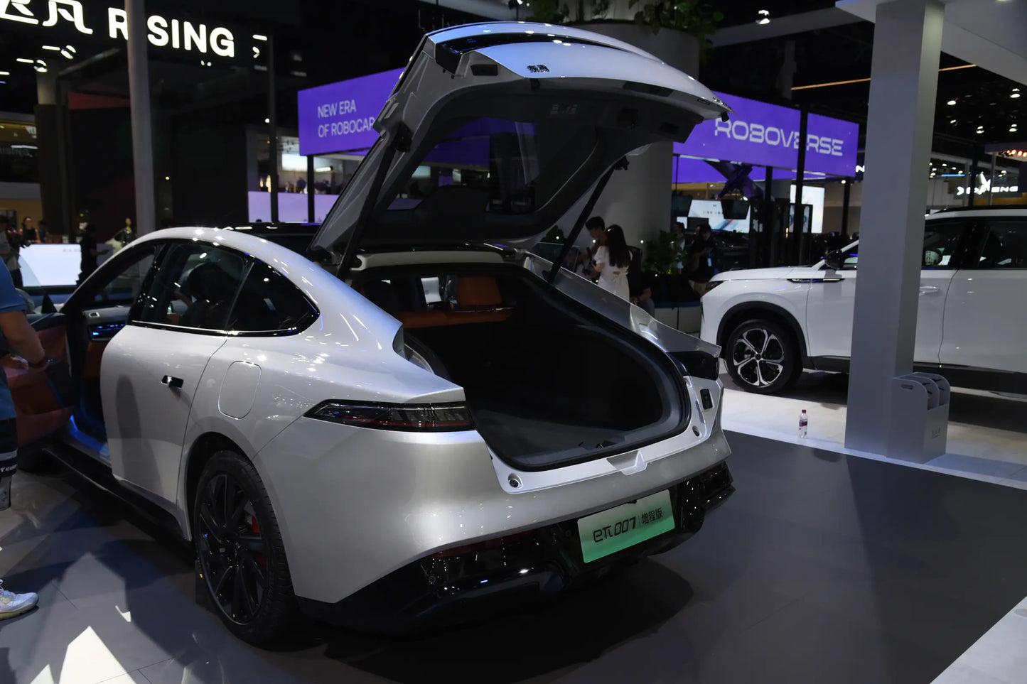 Dongfeng eπ007-Hybrid REEV