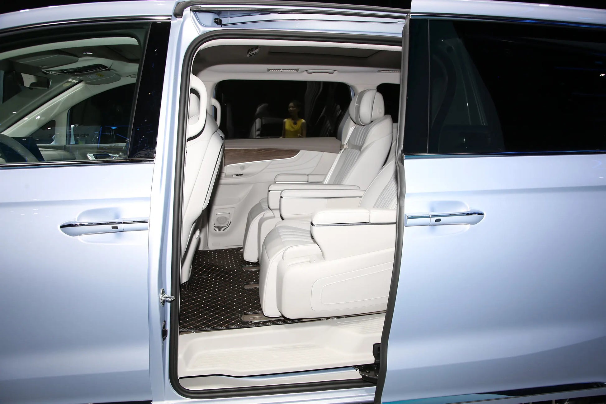 SAIC Motor Roewe iMAX8 EV