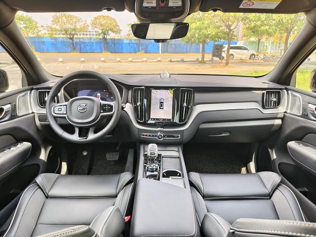 Certificated Pre-Owned Volvo XC60 PHEV 2025 T8 All-Wheel Drive Long-Range Inscription Pro Black Edition -u21129123