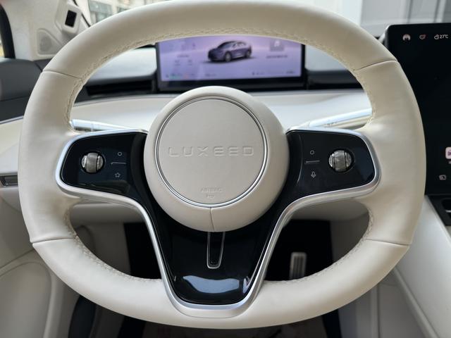 Pre - Owned 2024 Zhijie R7 Extended - range 37kWh Max Rear - wheel Drive Edition