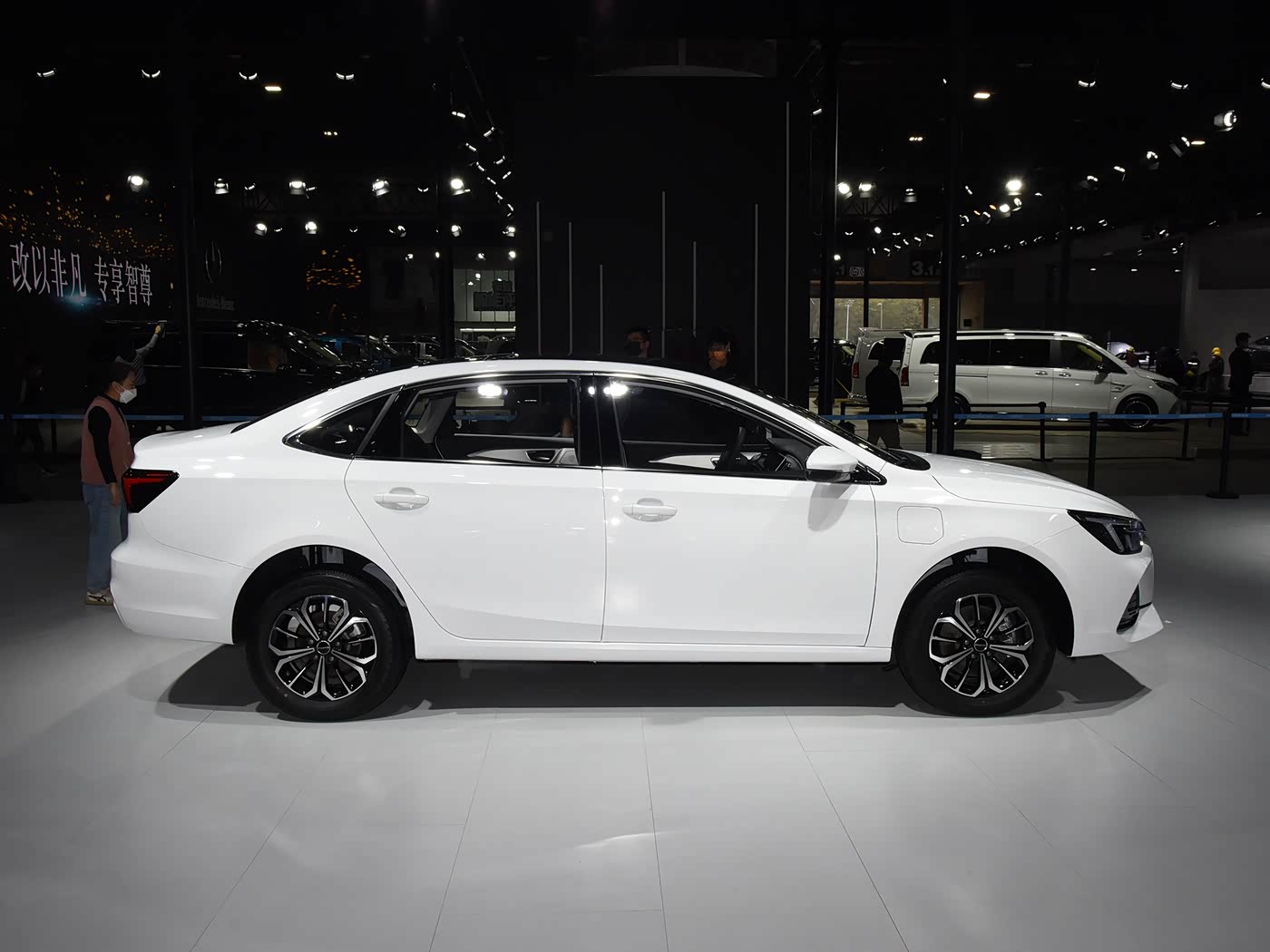 SAIC Motor Roewe i6 MAX EV