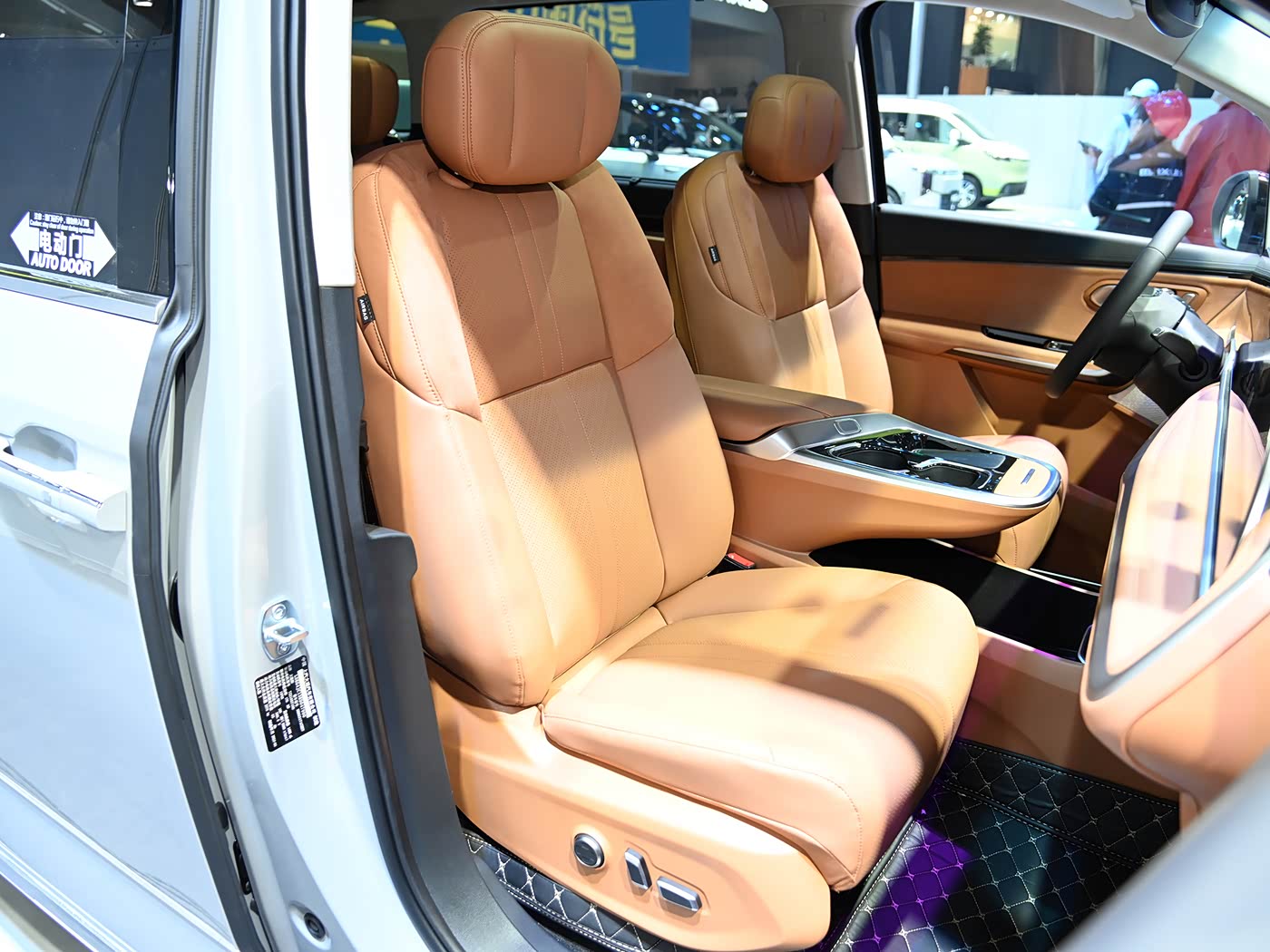 SAIC Maxus MIFA 9 EV