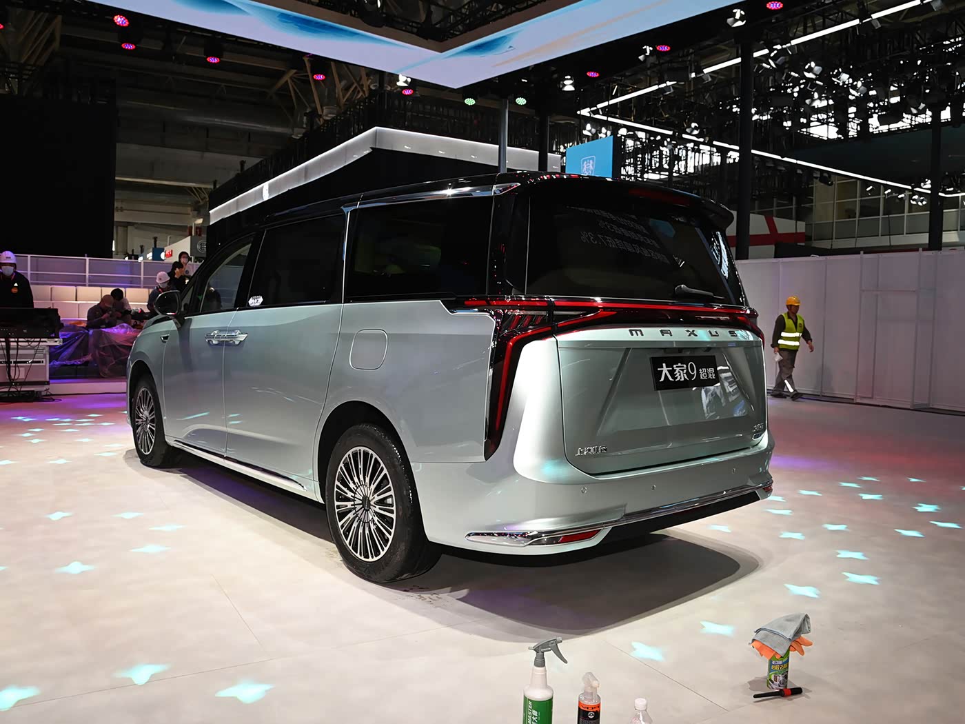 SAIC Maxus MIFA 9 EV