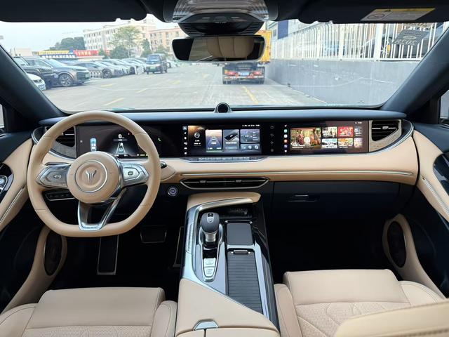 Pre-Owned Voyah FREE 2021 Model 4WD Standard Extended-Range Exclusive Luxury Package