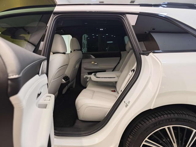 Pre-Owned XPENG G9 2024 Model 702 Max