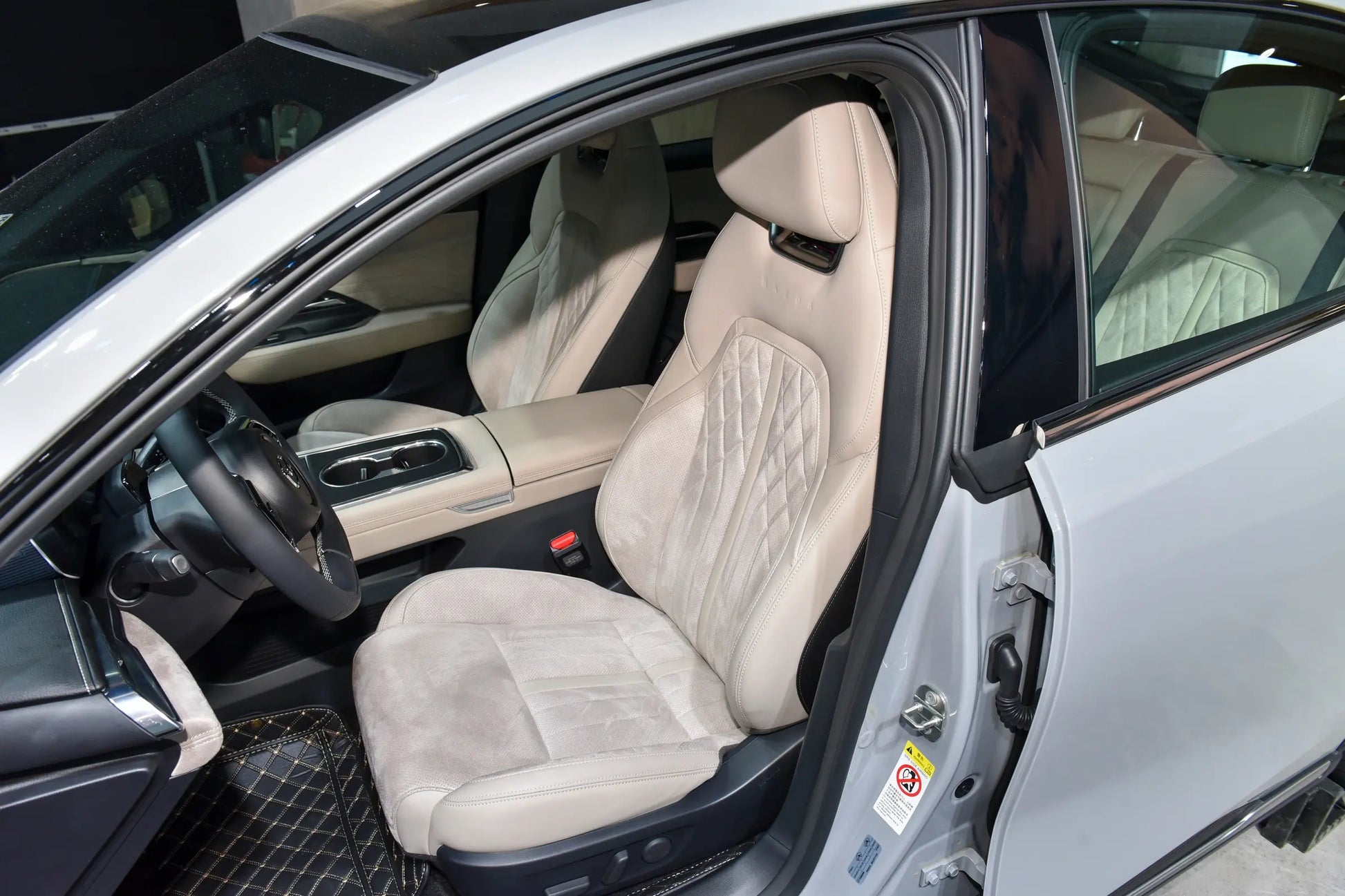 Mazda EZ-6-Hybrid REEV