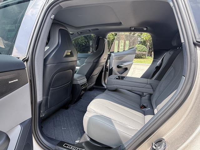 Certificated Pre-Owned Lynk & Co 07 EM-P 2024 126 Long Range Halo -u19626849