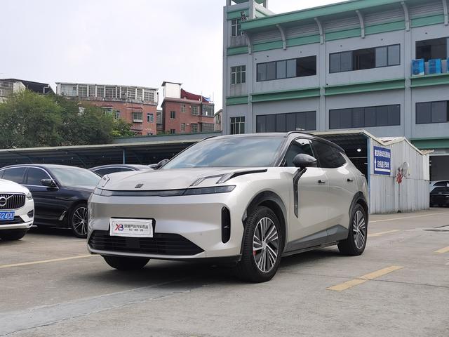 Certificated Pre-Owned Lynk & Co 08 EM-P 2023 220 AWD Performance Halo -u21901946