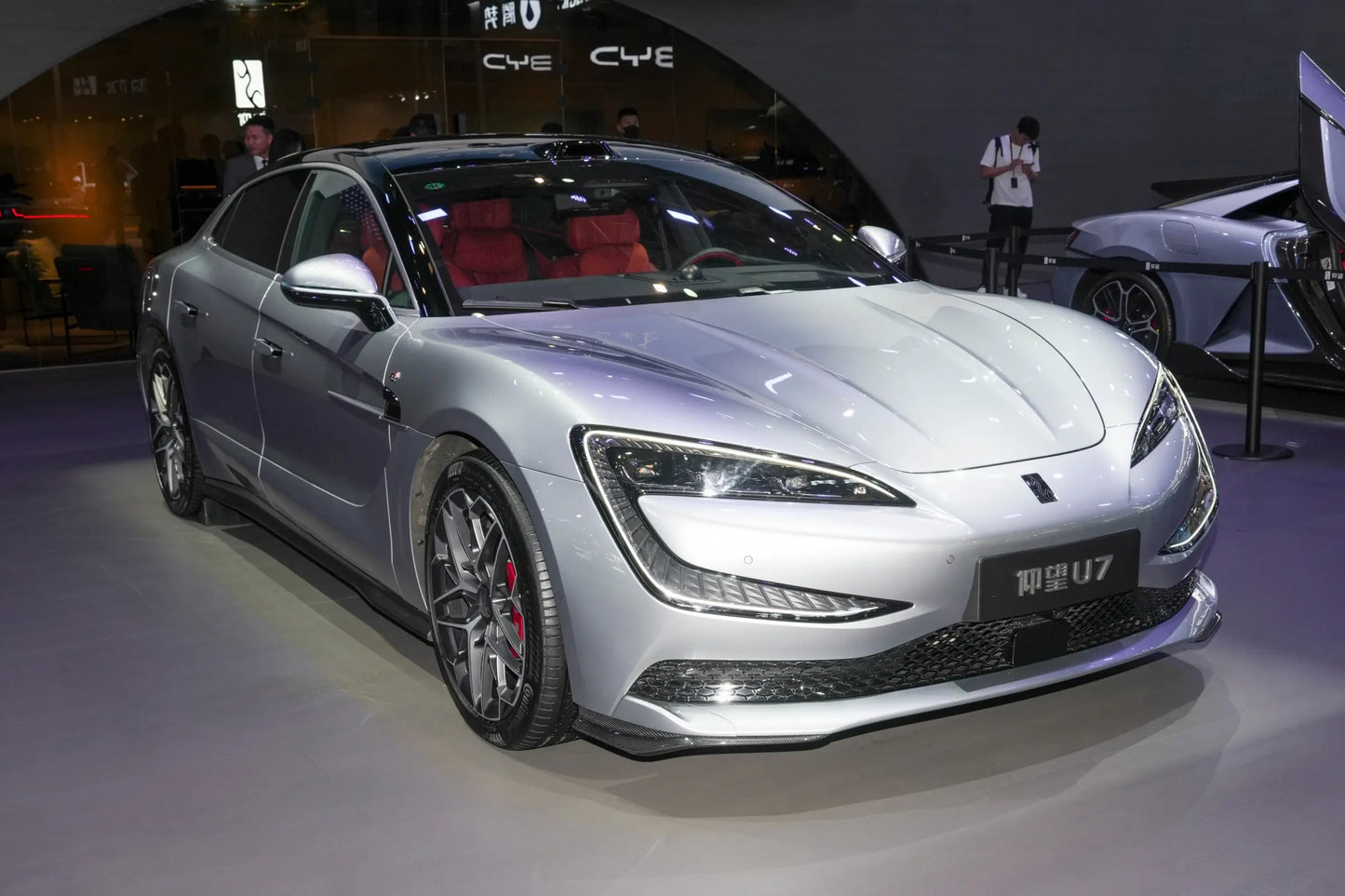 Yangwang Looking up at U7 -Hybrid PHEV