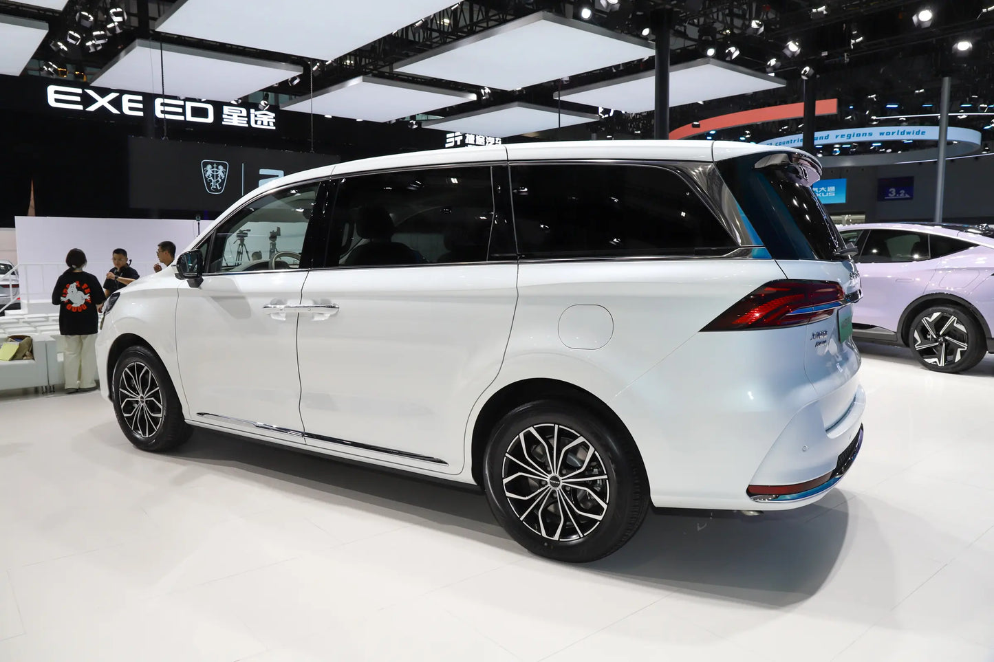 SAIC Motor Roewe iMAX8 DMH -Hybrid PHEV