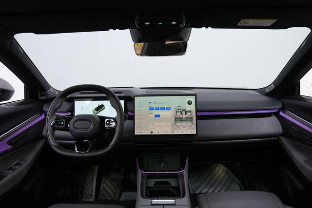 Certificated Pre-Owned Lynk & Co 08 EM-P 2023 120 Long Range Halo -u22098824