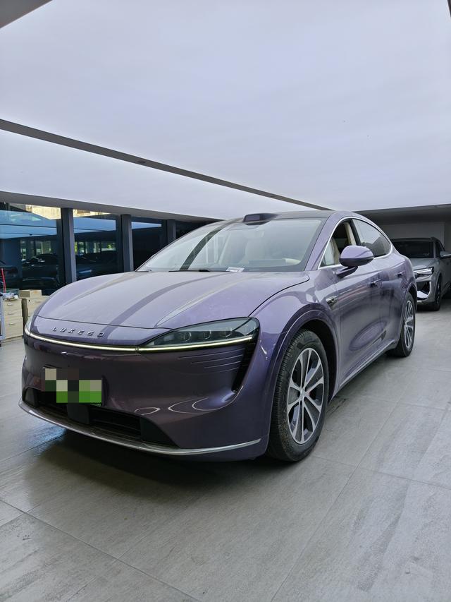 Pre-Owned AITO R7 2024 Model Pure Electric 100kWh Ultra 4WD Version