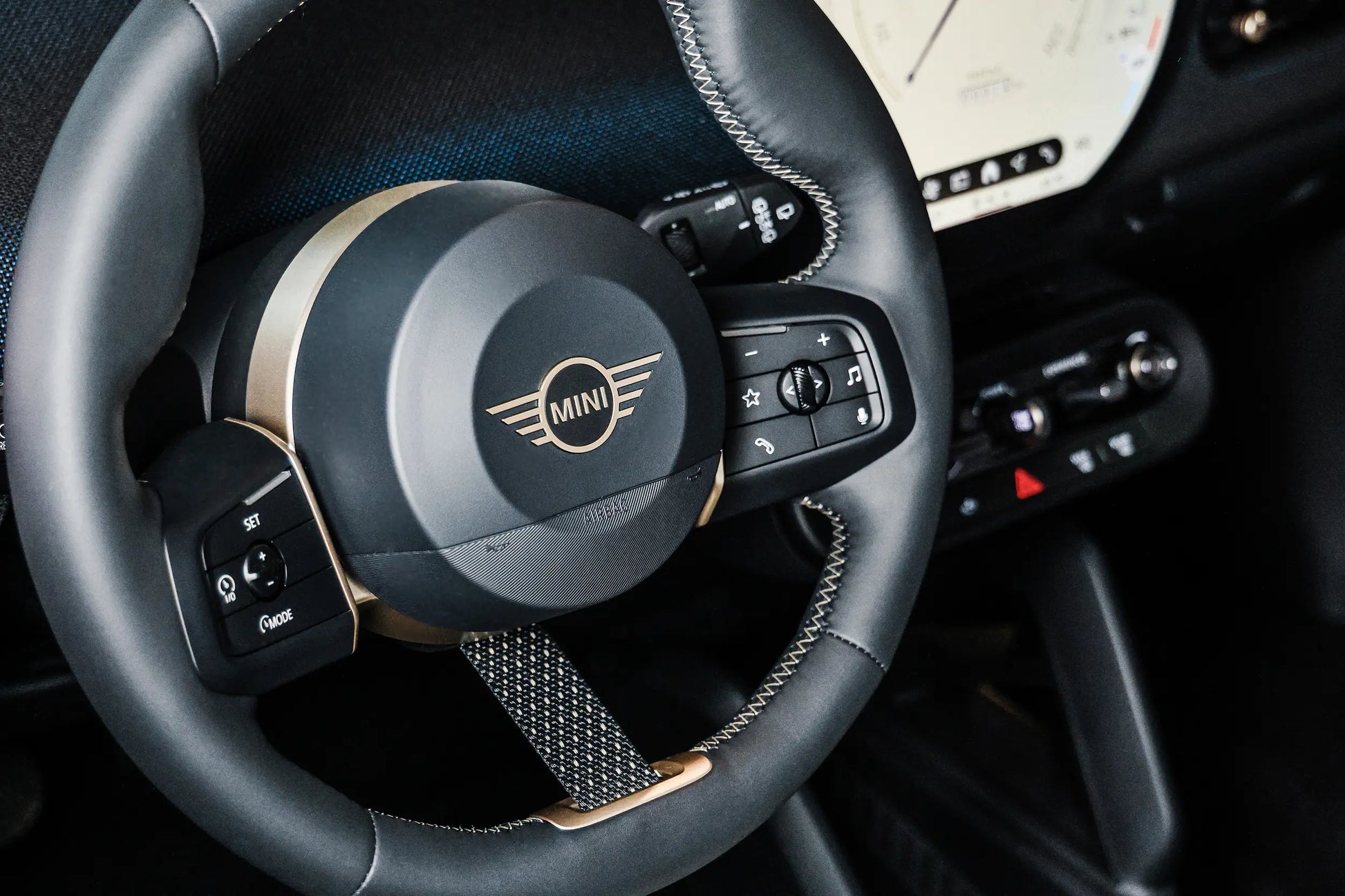 Spotlight Electric MINI COOPER