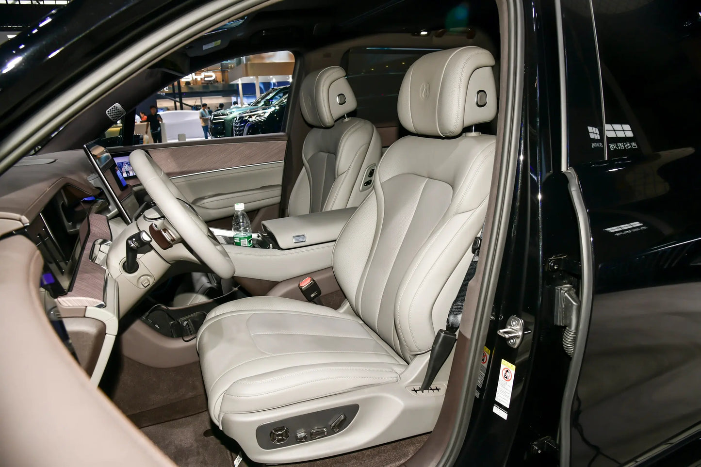 Denza Denza N9 DM -Hybrid PHEV