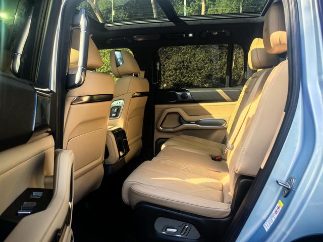 Certificated Pre-Owned Formula Leopard 8 2025 Brave and Wise Flagship Edition 7-Seater -u22105093