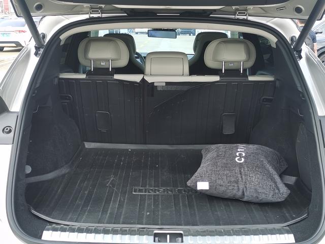 Certificated Pre-Owned Lynk & Co 08 EM-P 2023 220 AWD Performance Halo -u21901946