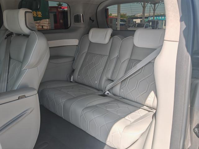 Pre-Owned Volvo EM90 2025 Model Ultra 6-Seater