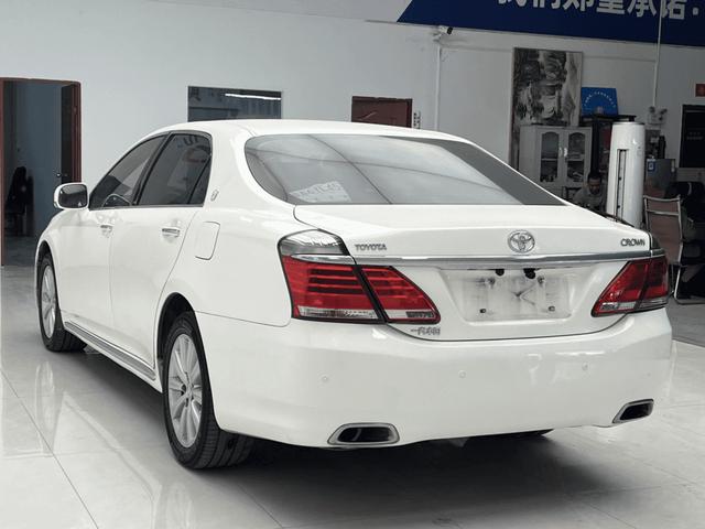 Certificated Used Crown 2012 Model 2.5L Royal Leather Edition