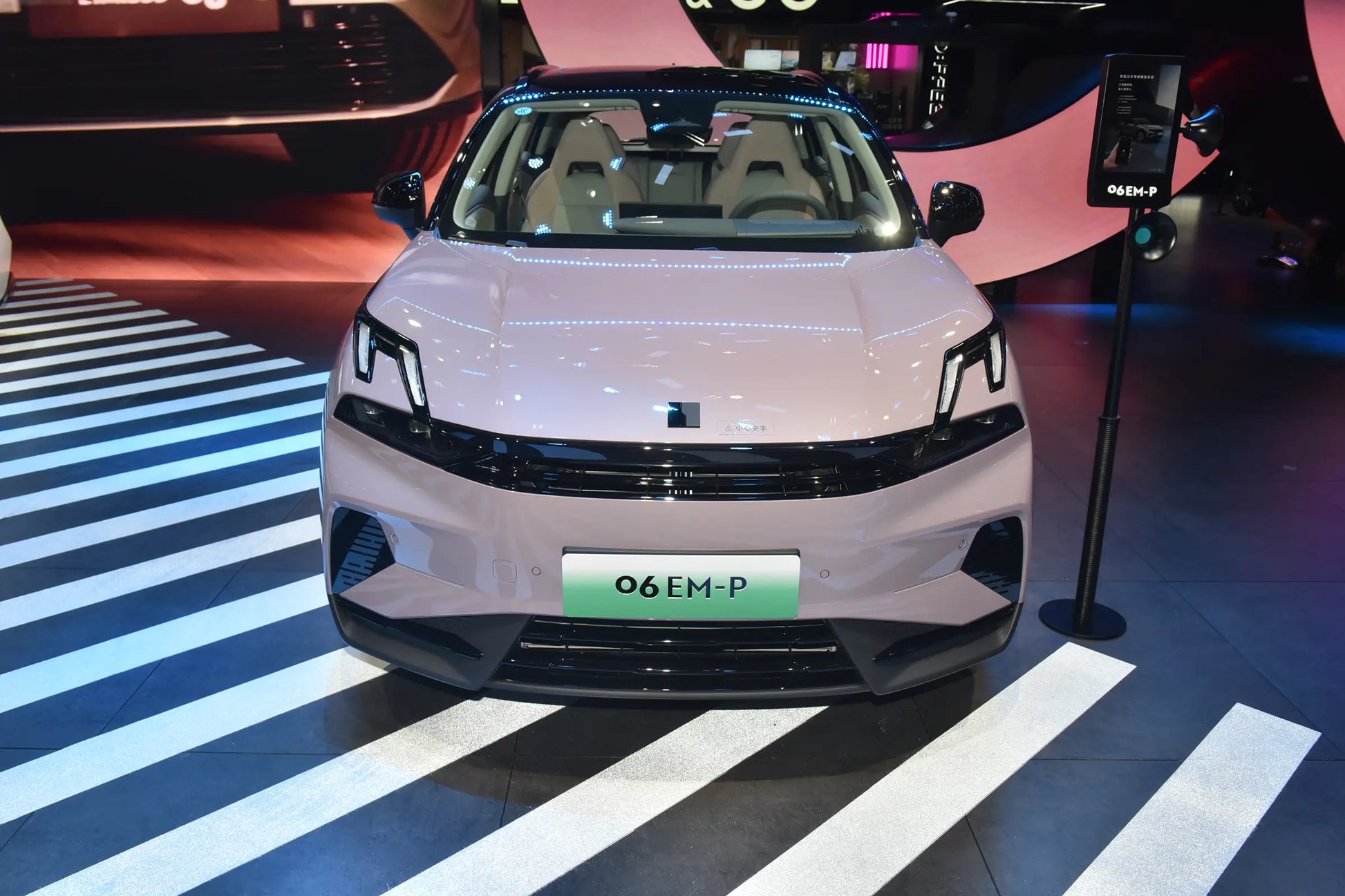 Lynk & Co Lynk & Co 06 EM-P -Hybrid PHEV
