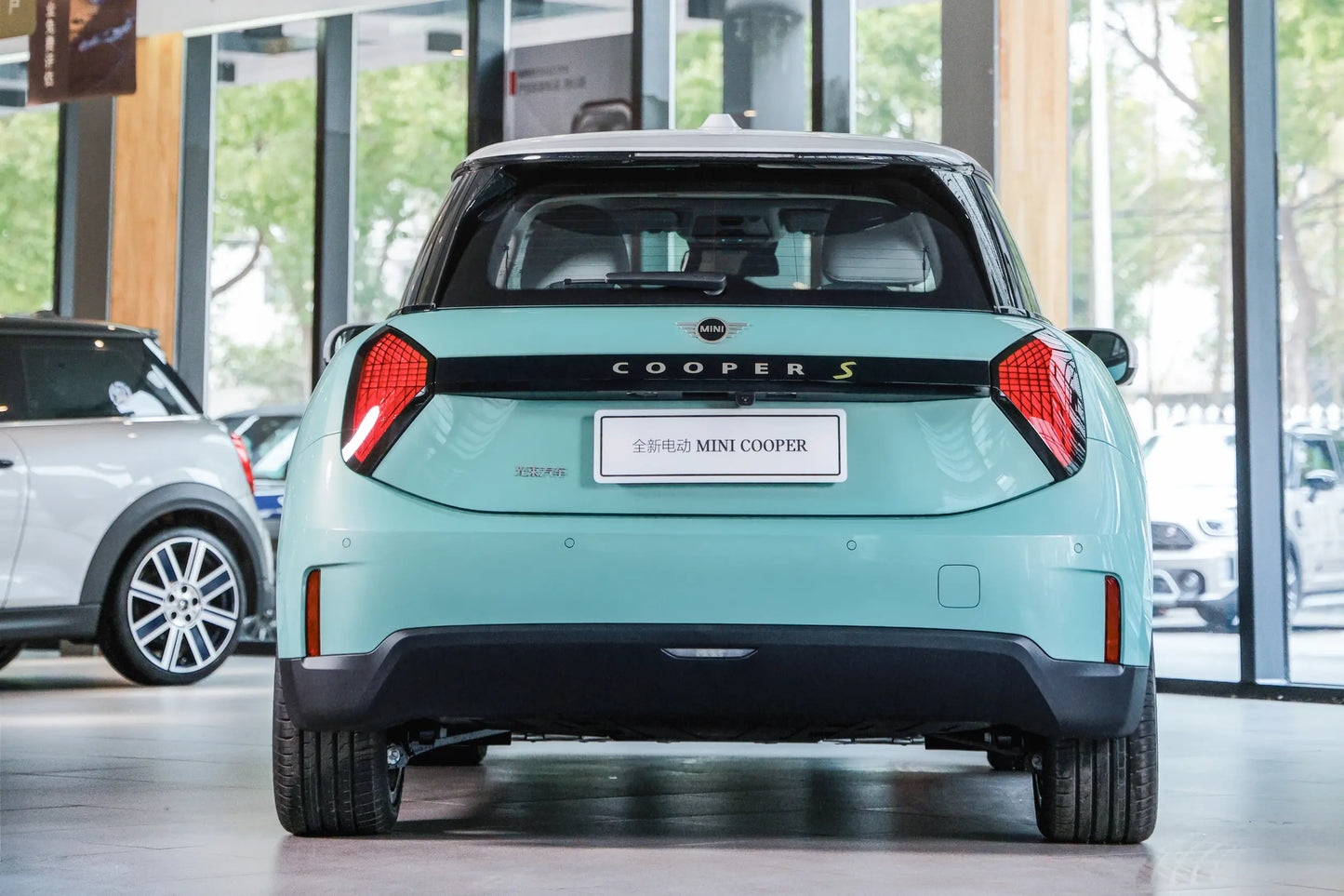 Spotlight Electric MINI COOPER