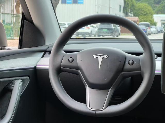 Pre-Owned Tesla Model Y 2023 Rear-Wheel Drive Version