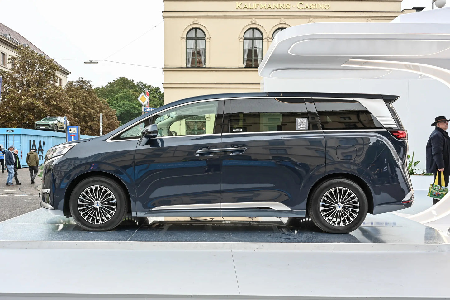 Denza Denza D9 DM -Hybrid PHEV