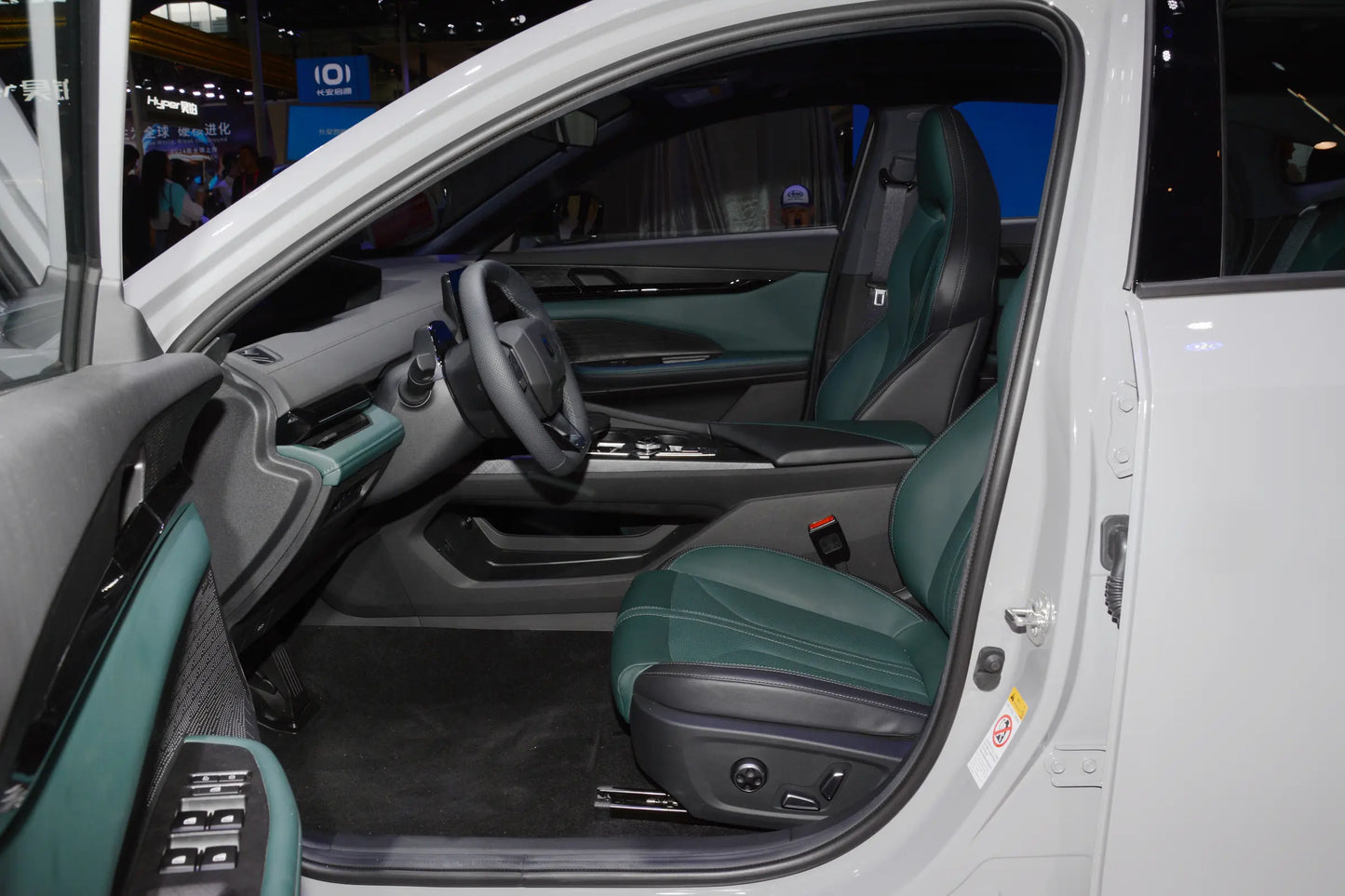 Dongfeng Nissan Venucia V DD-i -Hybrid PHEV