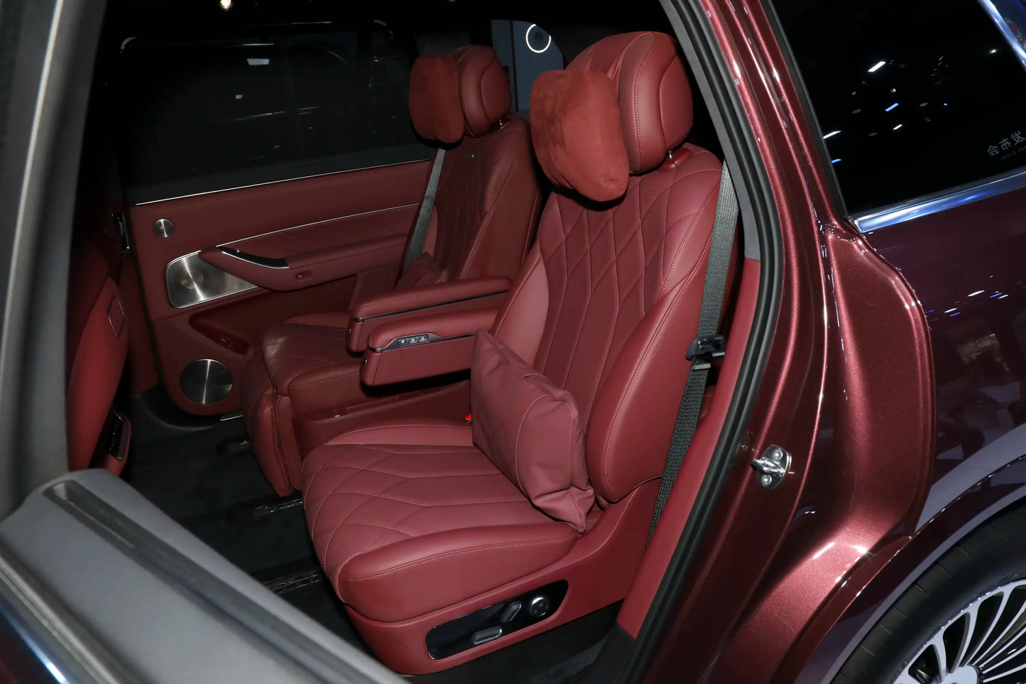 Seres Auto AITO M8-Hybrid REEV