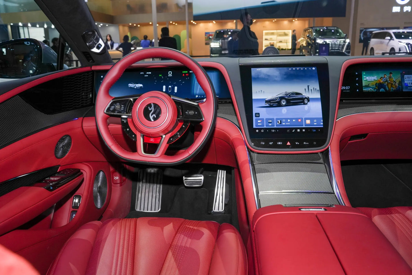 Yangwang Looking up at U7 -Hybrid PHEV