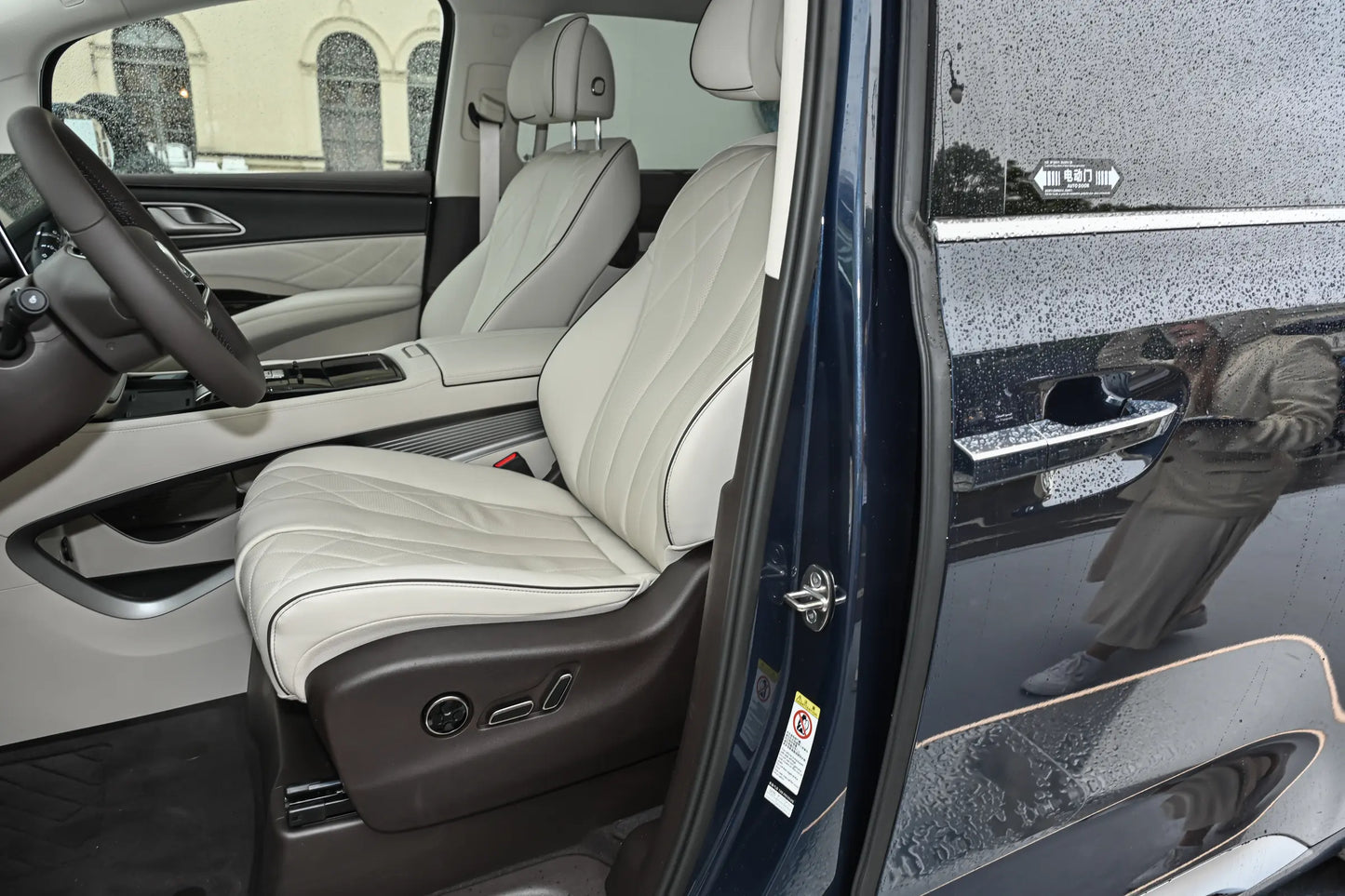 Denza Denza D9 DM -Hybrid PHEV