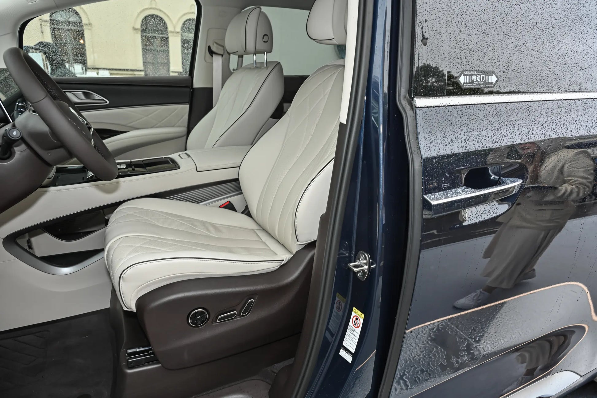 Denza Denza D9 DM -Hybrid PHEV