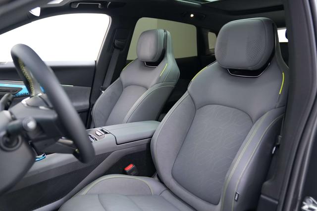 Certificated Pre-Owned Lynk & Co 08 EM-P 2023 120 Long Range Halo -u22098824