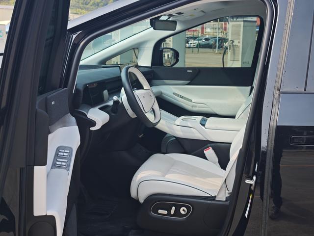 Certificated Pre-Owned XPENG X9 2024 702 Ultra Long Range Max-u22216087