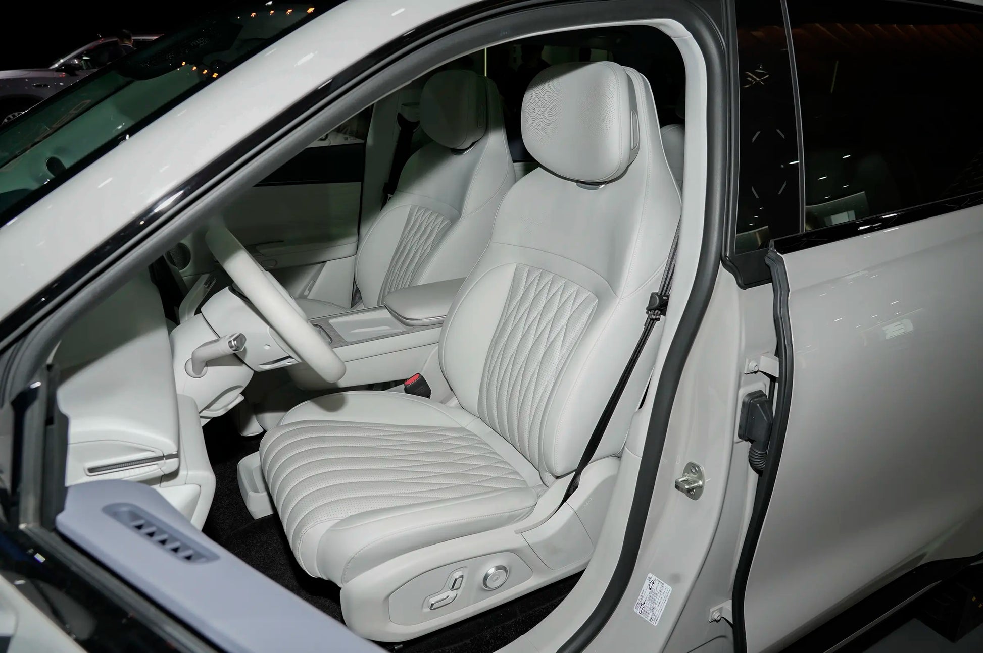 Exeed Stellar Era ET-Hybrid REEV