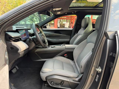 Certificated Pre-Owned Lynk & Co 08 EM-P 2023 220 AWD Performance Halo -u21897607