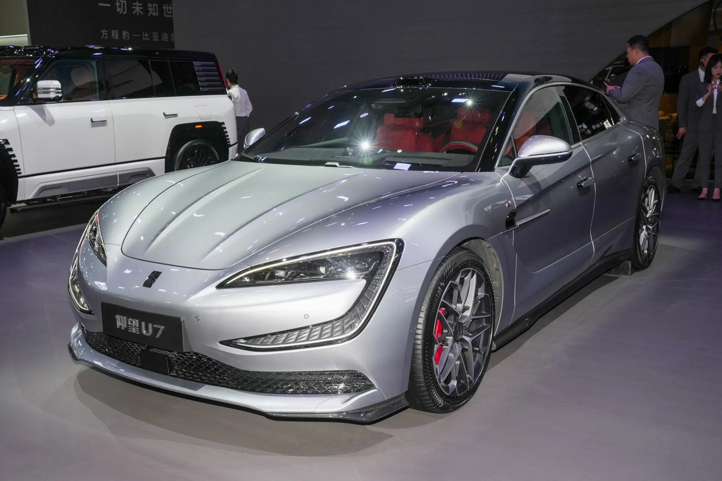 Yangwang Looking up at U7 -Hybrid PHEV