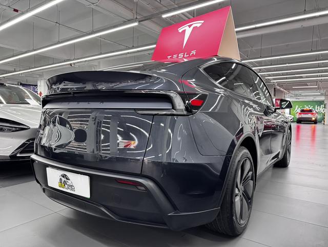 Pre-Owned Tesla Model Y 2025 Rear-Wheel Drive First Edition