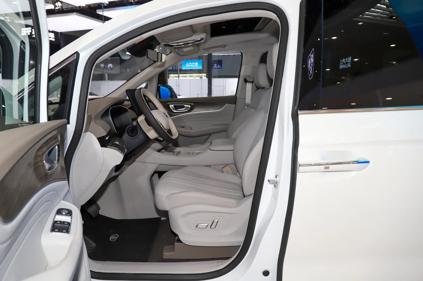 SAIC Motor Roewe iMAX8 DMH -Hybrid PHEV