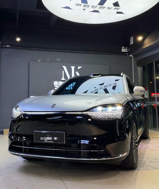 Certificated Pre-Owned Wenjie M9 2024 Extended-Range Ultra Six-Seater Edition -u22072066