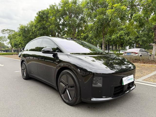 Pre-Owned Li Auto i8 2025 Standard Version