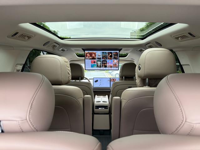 Pre-Owned Li Auto i8 2025 Standard Version