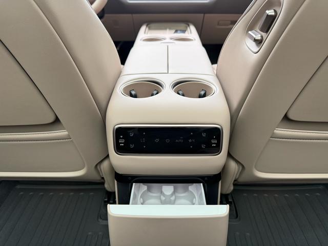 Pre-Owned Li Auto i8 2025 Standard Version