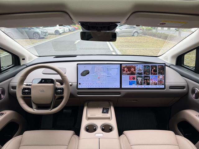 Pre-Owned Li Auto i8 2025 Standard Version