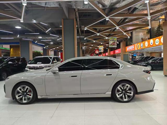 Pre-Owned BMW i7 2023 Model eDrive50L Leading Version M Sport Package