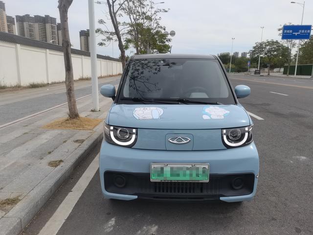 Pre-Owned QQ Ice Cream 2022 Sundae