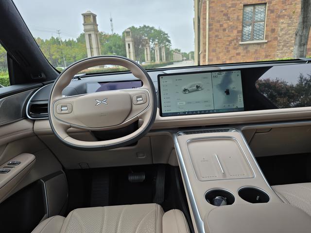 Pre - Owned XPENG G9 2025 Model 680 Long - Range Four - Wheel Drive Max