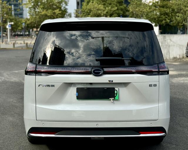 Certificated Used GAC Trumpchi E8 Phev 2024 2.0Atk 150Km Max Version