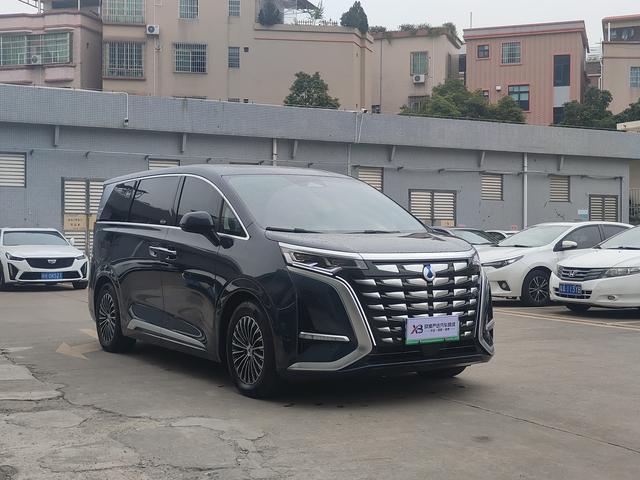 Certificated Used Denza D9 DM 2024 Edition 980 Four-Wheel Drive Honor Version