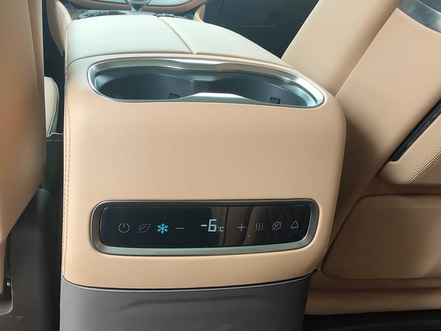 Certificated Used Denza D9 DM 2024 Edition 980 Four-Wheel Drive Honor Version